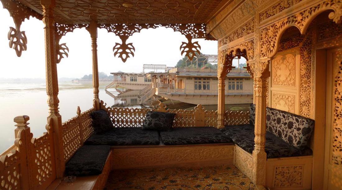 Yadgaar Houseboats Hotel Srinagar  Exterior photo