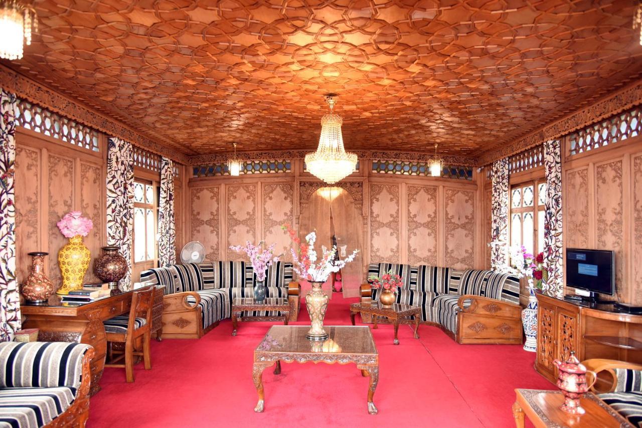 Yadgaar Houseboats Hotel Srinagar  Exterior photo