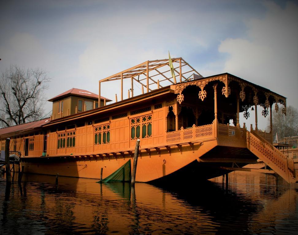 Yadgaar Houseboats Hotel Srinagar  Exterior photo