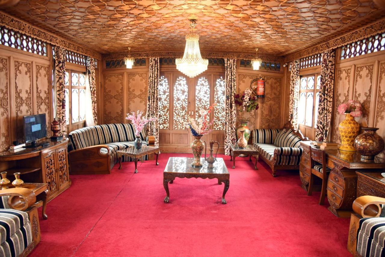 Yadgaar Houseboats Hotel Srinagar  Exterior photo